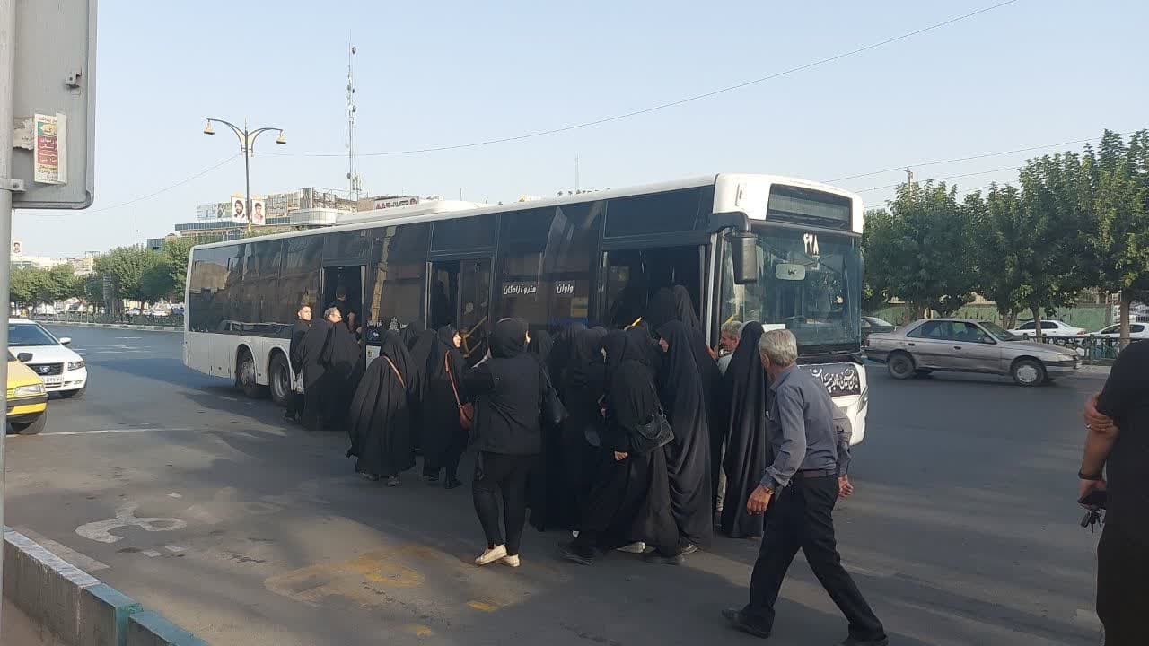 اعزام شهروندان جهت حضور در مراسم تشییع پیکر شهدا و سرداران جمهوری اسلامی در میدان انقلاب