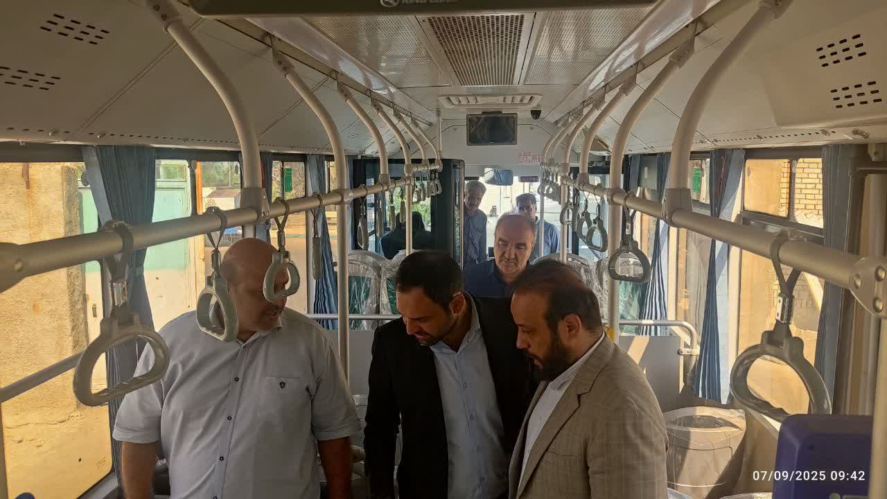 بازدید رئیس کمیسیون عمران شورا از سازمان حمل و نقل بار و مسافر شهرداری اسلامشهر