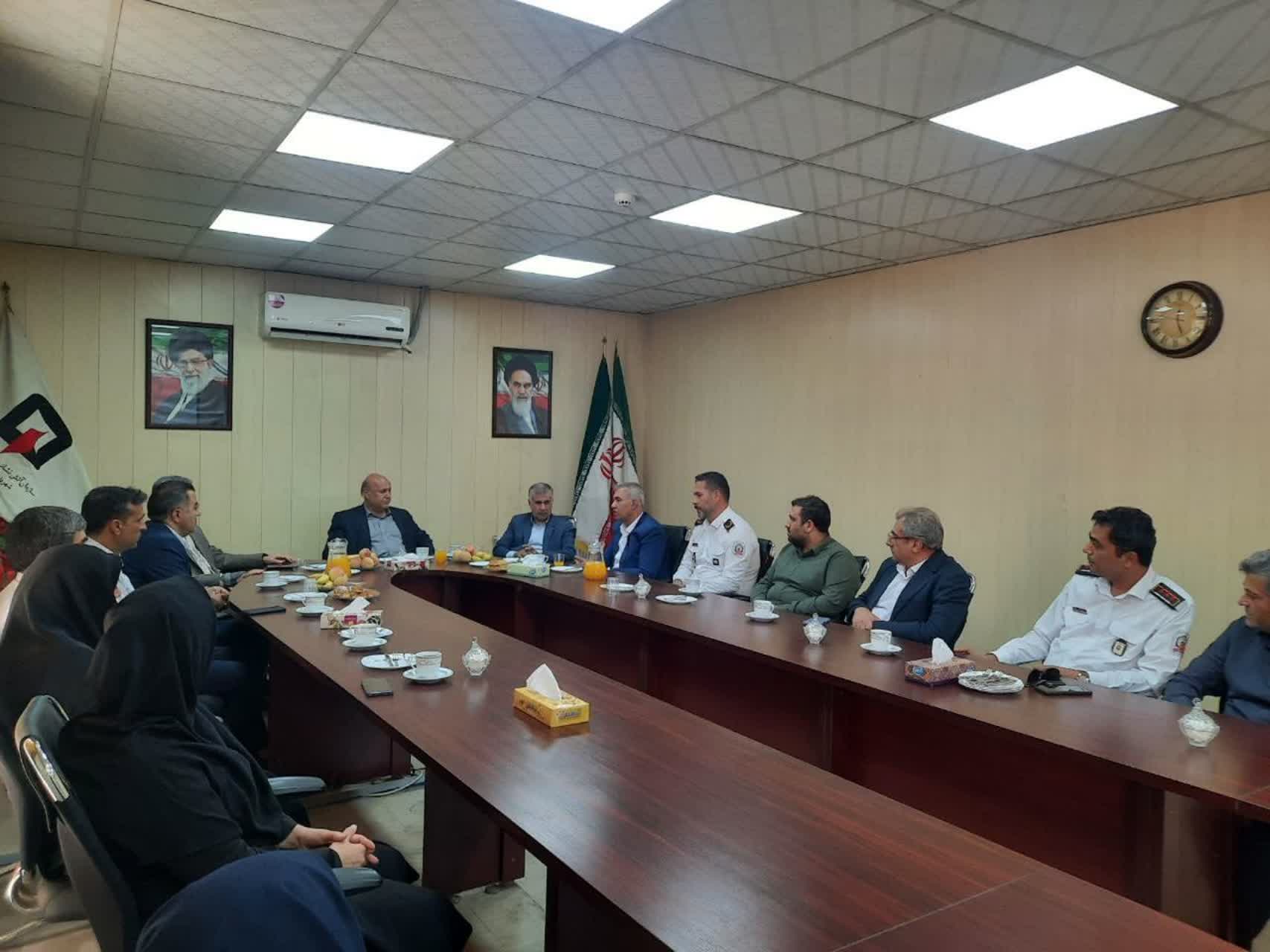 دیدار فرماندار اسلامشهر با آتش نشانان اسلامشهری