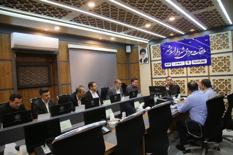 رسیدگی به مشکلات شهروندان در جلسه ملاقات مردمی با شهردار اسلامشهر