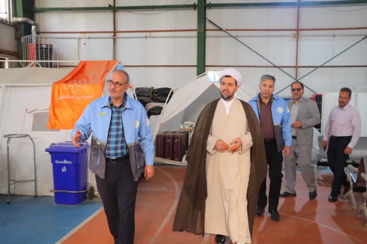 بازدید امام‌ جمعه اسلامشهر از ستاد مدیریت بحران