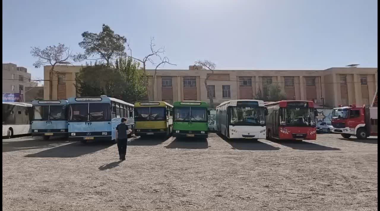 سرویس دهی 70 دستگاه اتوبوس شهری اسلامشهر به دانش آموزان در مراسم راهپیمایی 13 آبان ماه