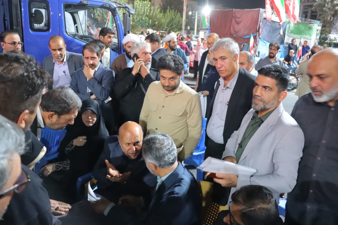 برگزاری میز خدمت مسئولان همزمان با تجمعات مردمی واوان
