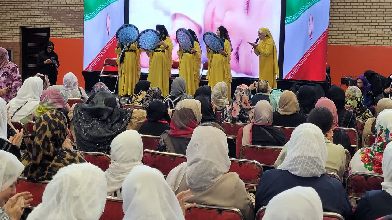 جشنواره &laquo;غذا و نجواهای مادرانه اقوام کهن ایران&raquo; در اسلامشهر برگزار شد