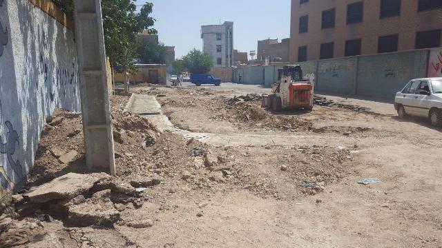 اجرای عملیات زیرسازی آسفالت معبر ضلع جنوبی مصلی
