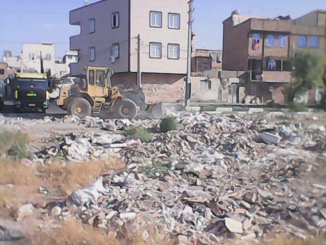 جمع آوری و انتقال نخاله های ساختمانی در ناحیه 3 منطقه دو به خارج از شهر