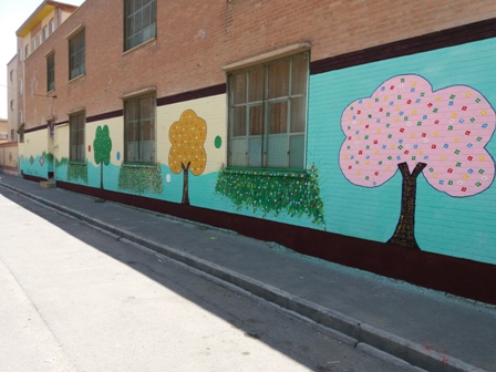 طراحی وزیباسازی دیوارهای مدرسه شهید جواد سرافراز خیابان 20متری امام خمینی (ره) منطقه یک انجام شد.