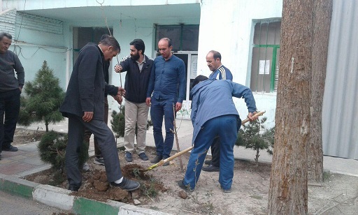 برگزاری مراسم روز درختکاری و کاشت درخت دانش در دبیرستان کار‌ودانش تلاش در شهرک امام حسین