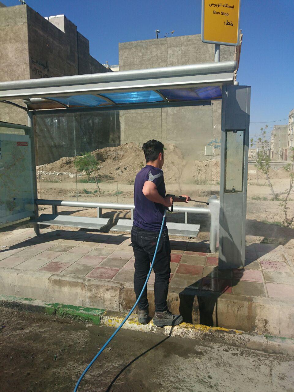 شستشو ایستگاههای اتوبوس  و تاکسی سطح شهر