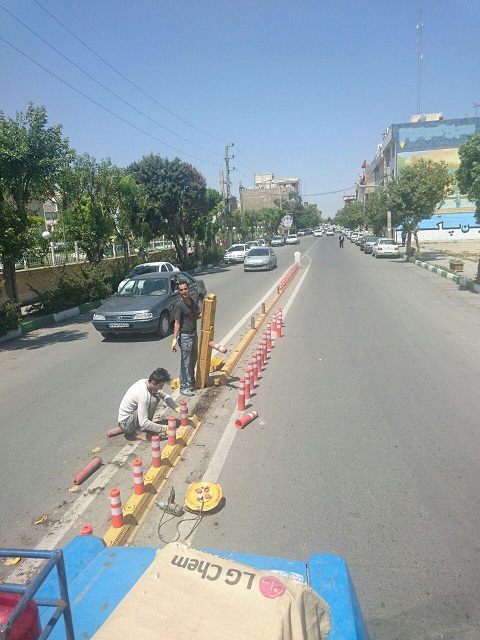 نصب جدا‌کننده در ابتدای خیابان امام موسی کاظم(ع)