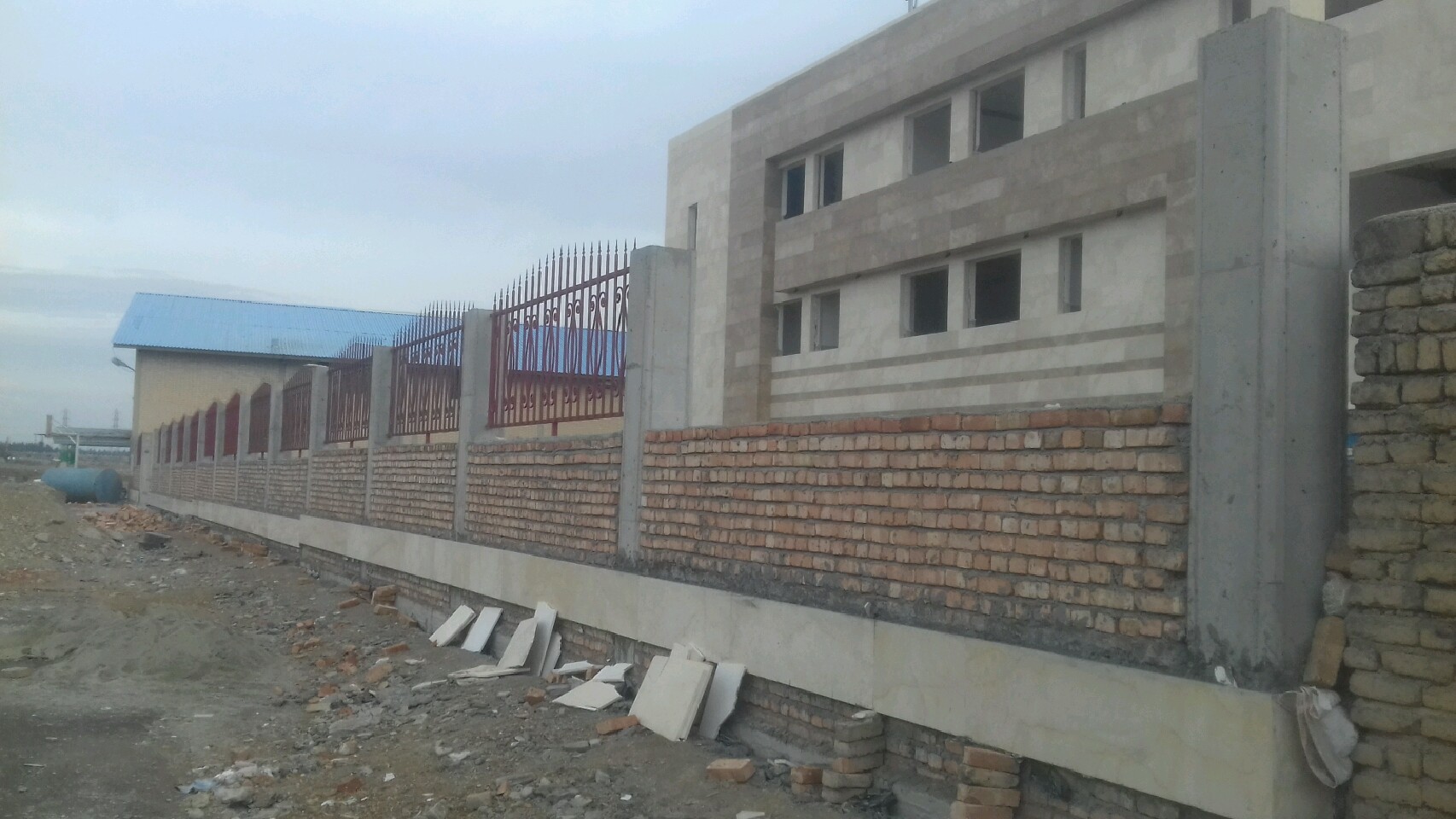 اجرای عملیات دیوارکشی ساختمان جدیدالاحداث شهرداری منطقه شش