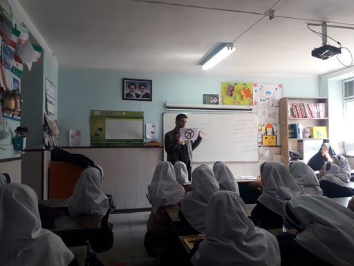 آموزش فرهنگ ترافیک به دانش آموزان دبستان دخترانه حضرت جواد الائمه (ع) خیابان امام حسن مجتبی (ع)