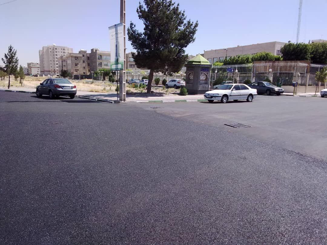 نوسازی آسفالت میدان شهیدان بیات در شهرک واوان اسلامشهر