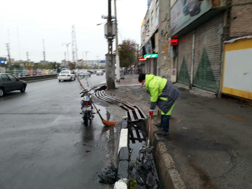 پاکسازی روزانه 13 تن زباله از جوی ها و کانال های فاضلاب شهری اسلامشهر