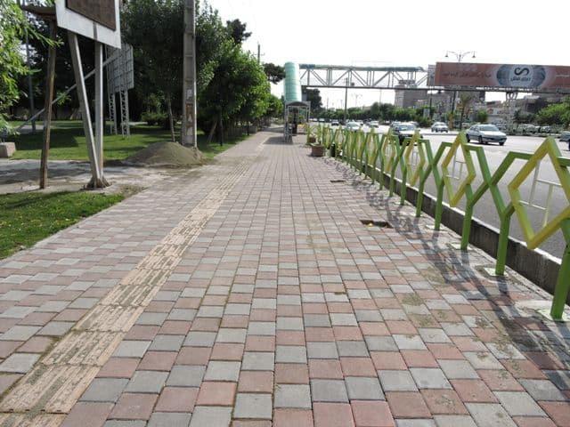 همسطح سازی پیاده رو بلوار بسیج در منطقه یک
