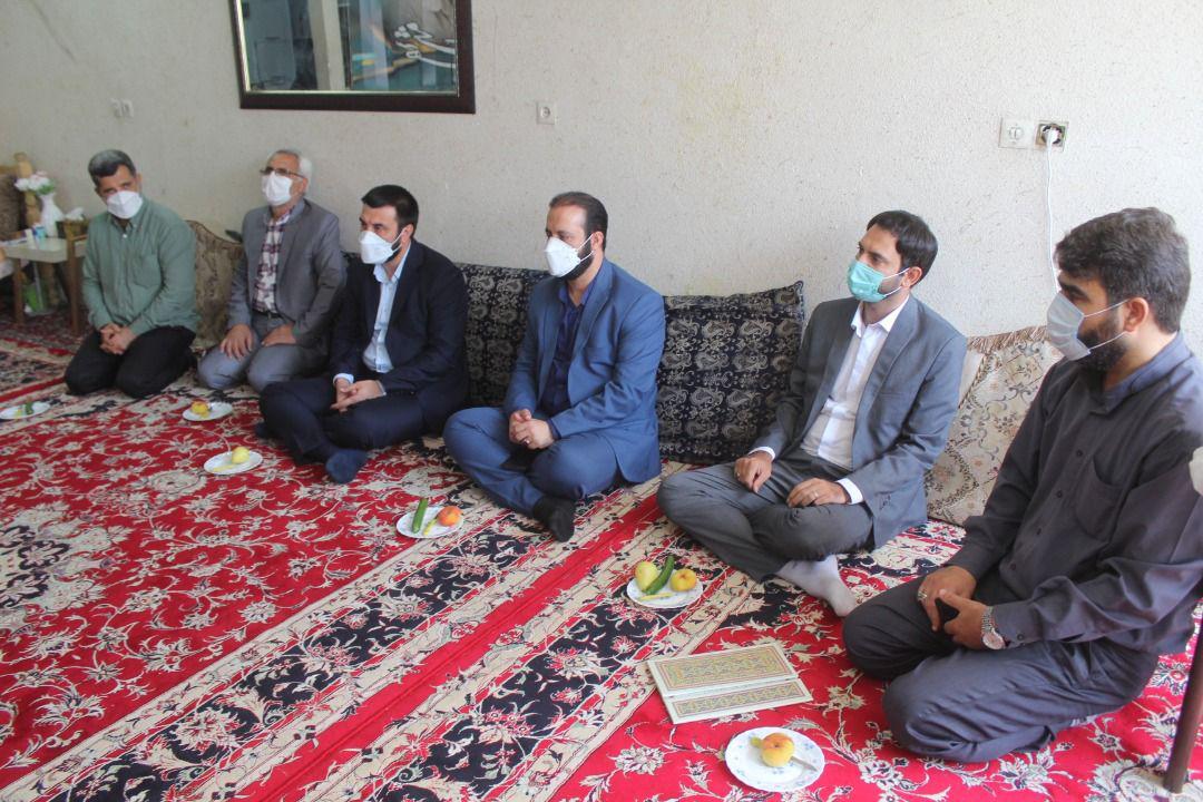 دیدار رئیس و اعضای شورای اسلامی شهر با خانواده شهید مدافع حرم محمود شفیعی