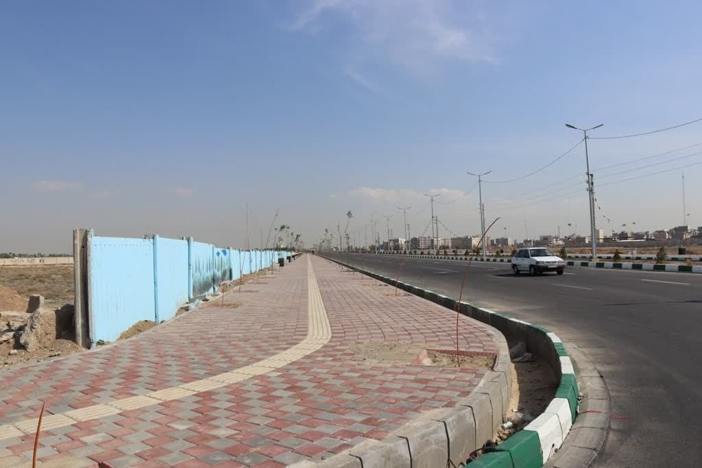 اتمام عملیات همسطح سازی، بتن ریزی و کفپوش پیاده رو جاده سلامتی گذر کمربندی شمالی اسلامشهر