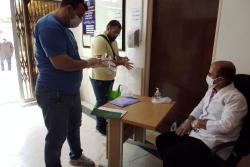 توزیع بسته های بهداشتی پیشگیری از کرونا در شهرداری منطقه سه