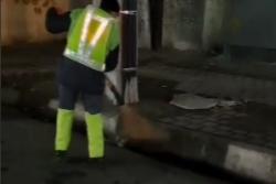 تجهیز کارگران شب خدمات شهری به لباس چشمک زن در محورهای پر تردد