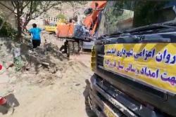 حضور شهردار و تیم امدادرسان شهرداری اسلامشهر در محل وقوع سیل فیروزکوه