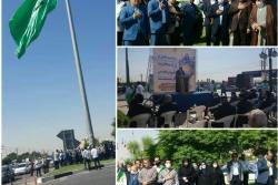مراسم اهتزاز پرچم حرم رضوی در میدان نماز اسلامشهر برگزار شد