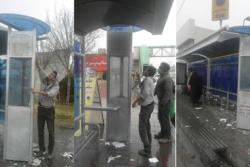شستشو ، اصلاح و حذف تراکتهای تبلیغاتی در ایستگاههای اتوبوس بلوار بسیج و واوان