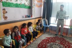 آموزش فرهنگ ترافیک به دانش‌آموزان مهد کودک و پیش دبستانی امید مادر در خیابان امام حسین (ع) ( باغ فیض)